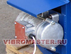 Вибратор установленный на формах для производства колодезных колец Вибромастер-Кольцо-КС-В